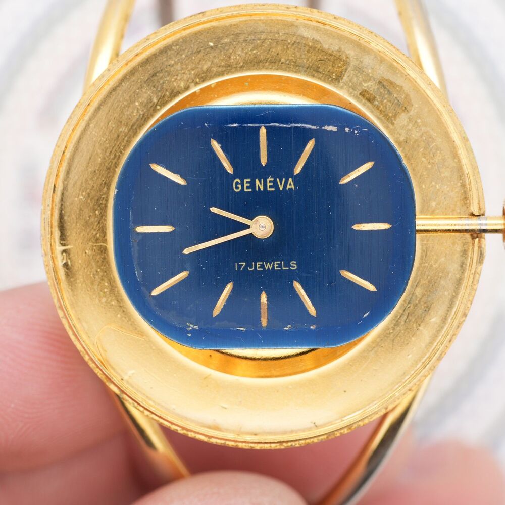 Vintage Geneva 17 Jewels Mechanical Cuff Watch - Gold Tone - 1960s/1970s Boho - Picture 9 of 9